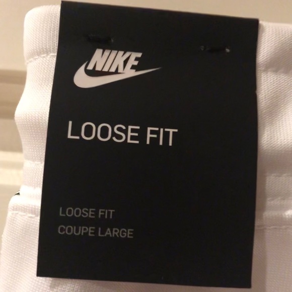 NWT NIKE Women’s Loose Fit Coupe Track Pants - Picture 5 of 5